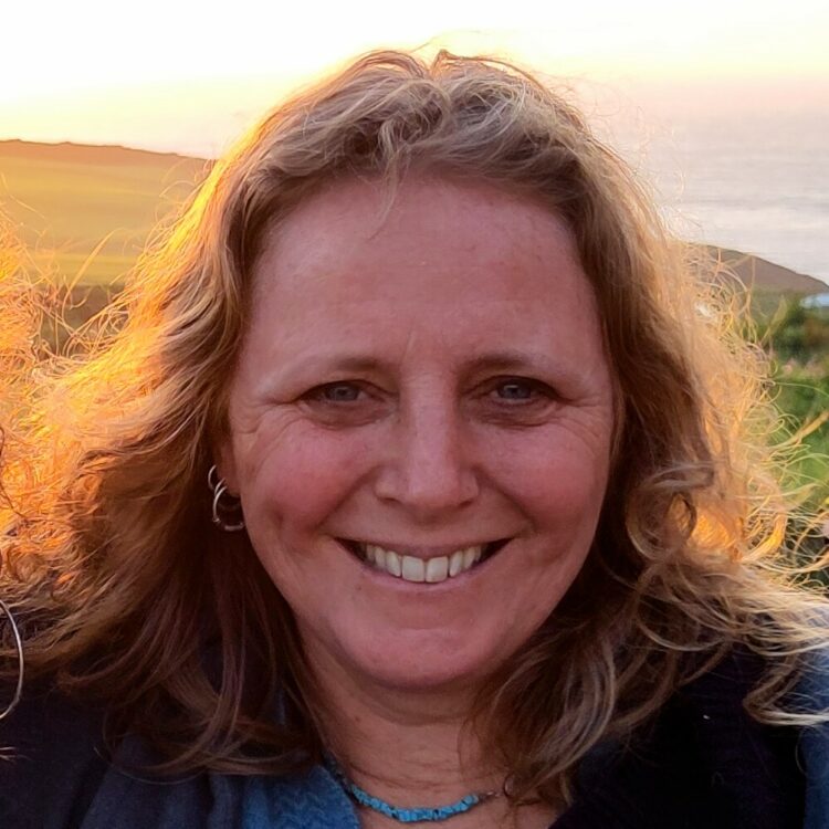 Mel White is a CNVC certified trainer based in Ireland